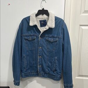 Sunrise kingdom Denim Sherpa-Lined Jacket
SizeLarge